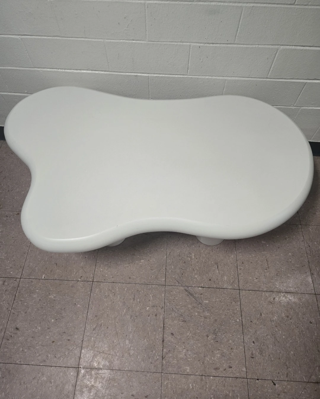 White Organic Shape Coffee Table - photo 2