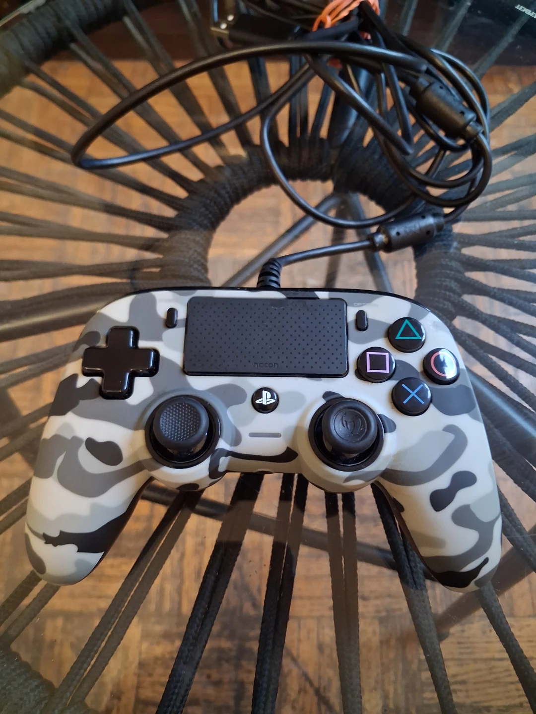 Nacon PS4 Compact Controller - Camouflage