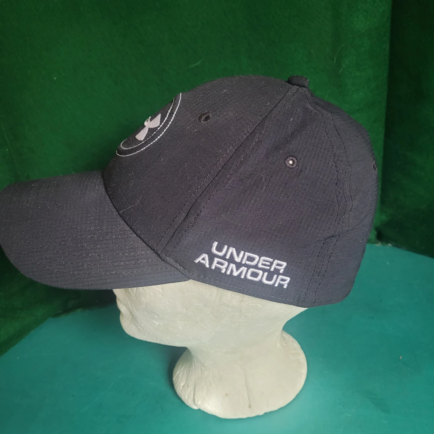 Brand New NWOT Under Armour Golf Hat Black - photo 3