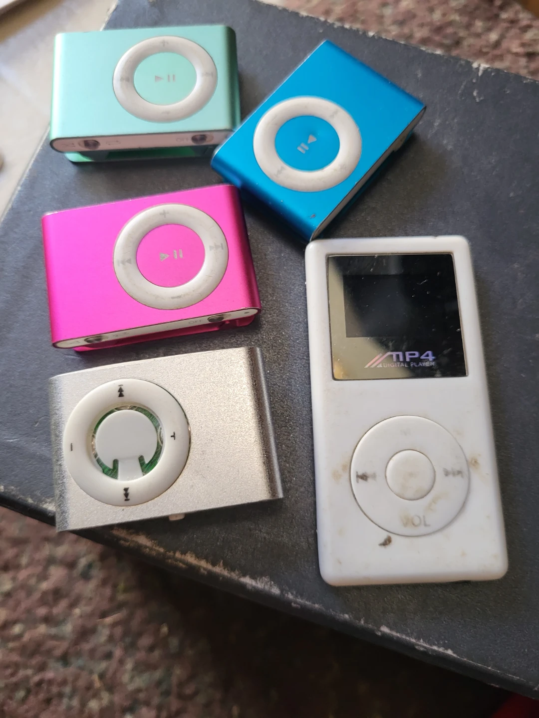 Lot of 5 Assorted Portable MP3 and MP4 Players