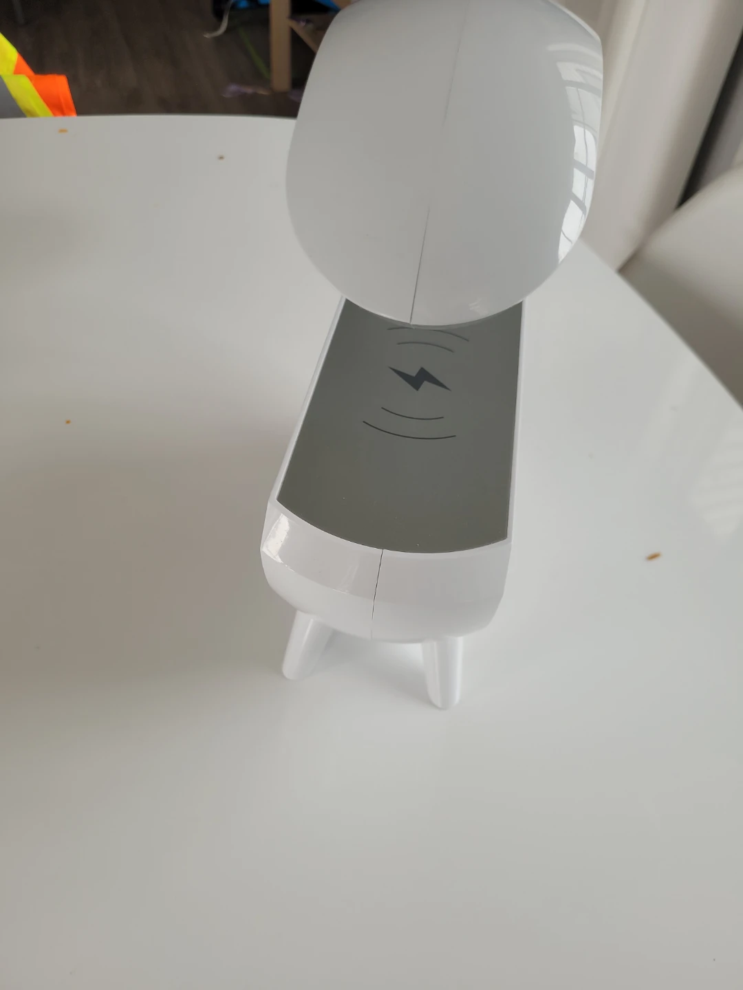 SonicVibes G-Shape Lamp with Wireless Charger - photo 5