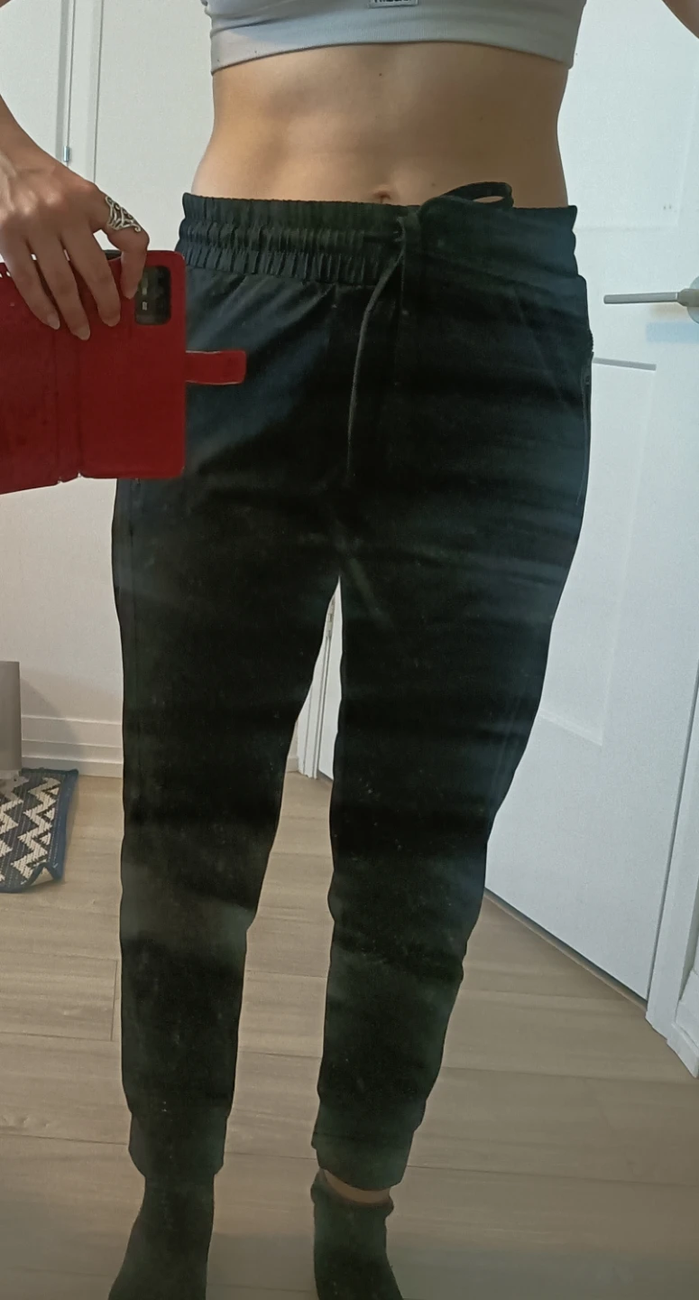 Black active joggers with zippered pockets