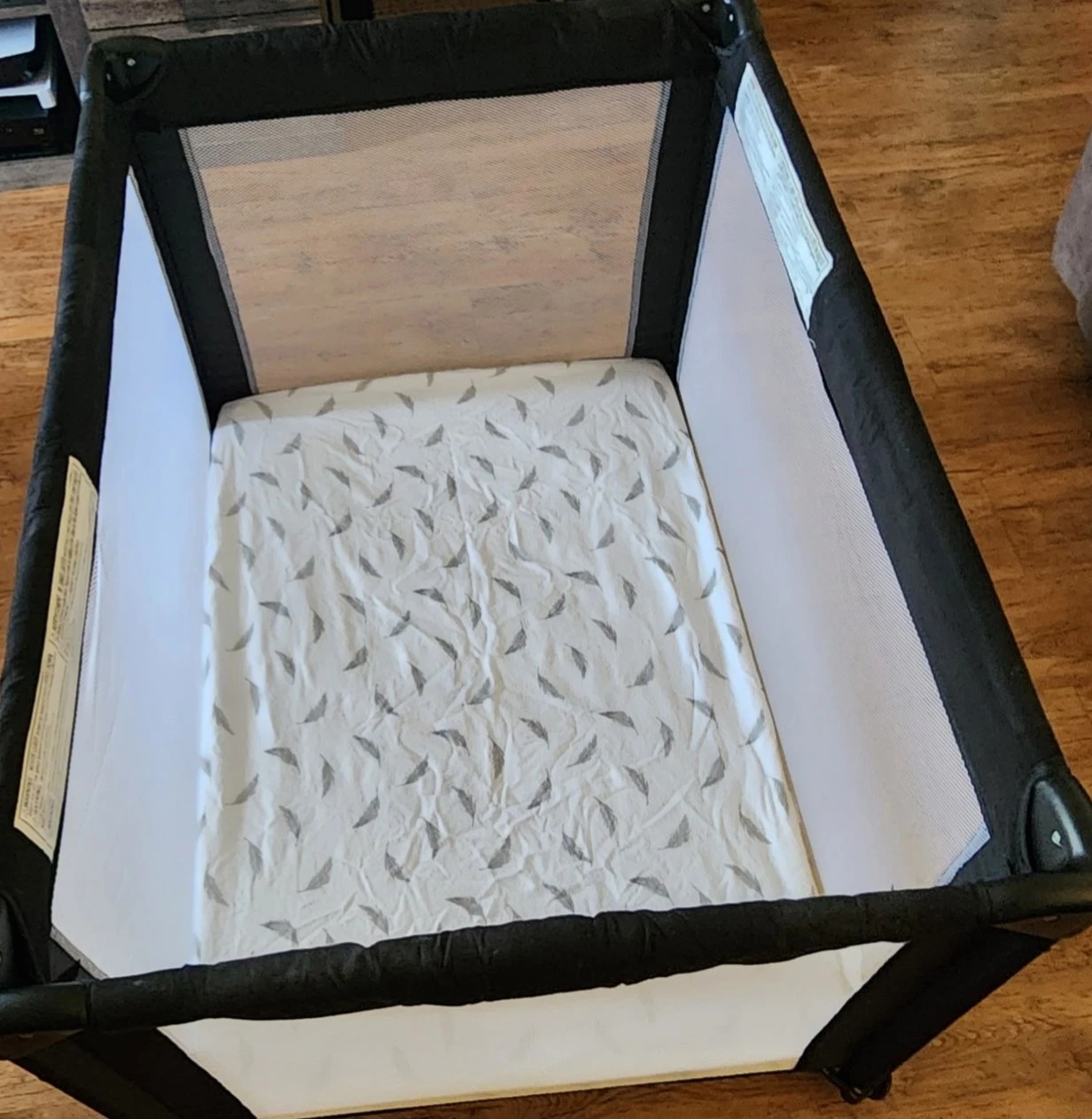 Evenflo Play and Go Harmony Playard w/ Mattress and sheet - photo 3