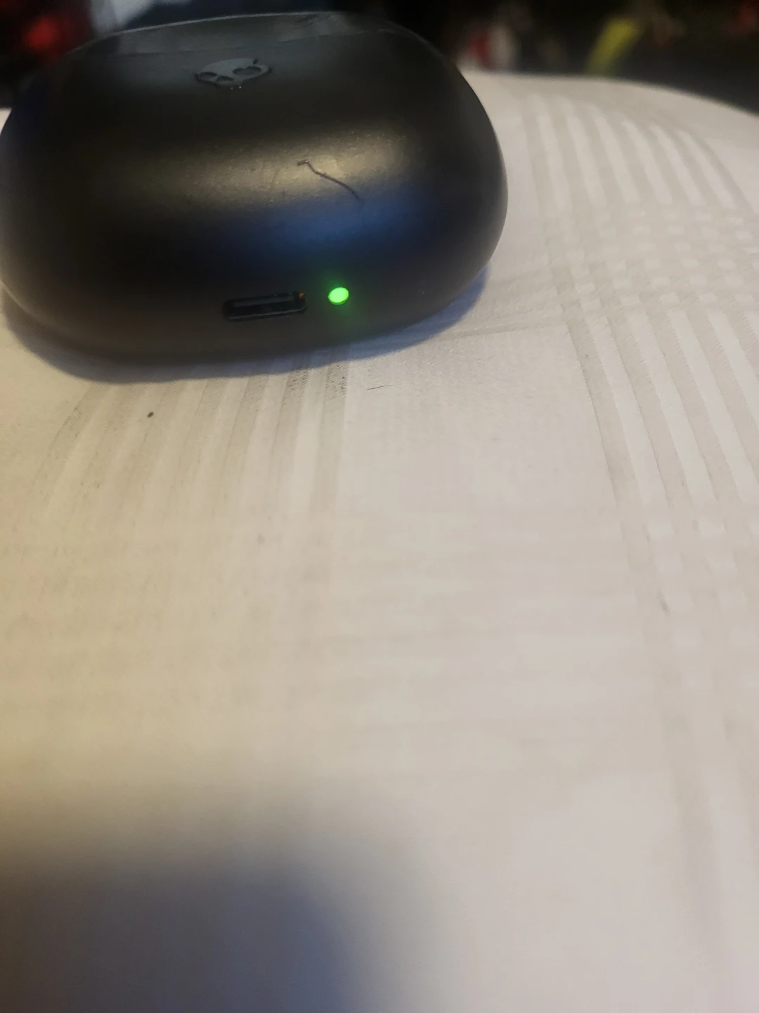 Skullcandy wireless earbuds with charging case - photo 2