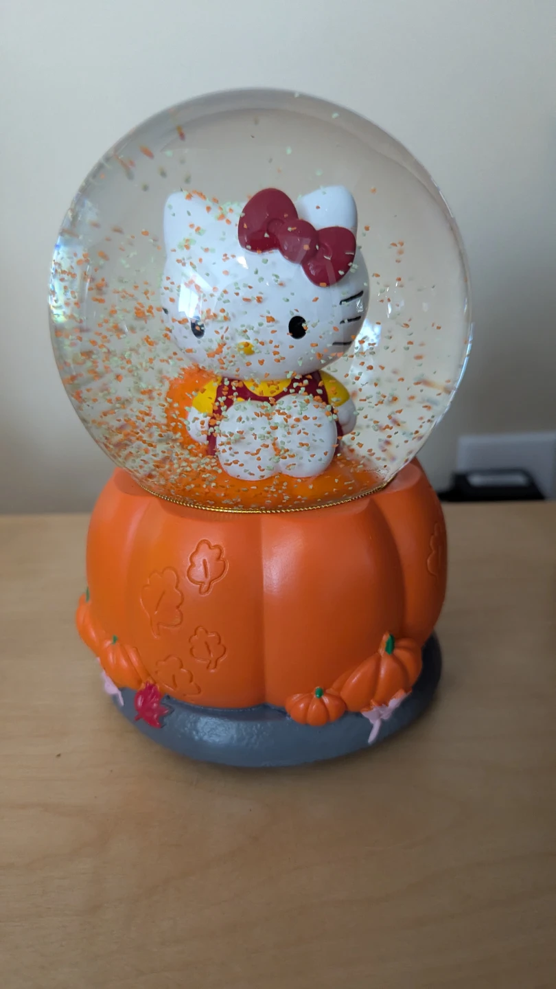 Hello Kitty musical Autumn Pumpkin Water Globe - photo 4