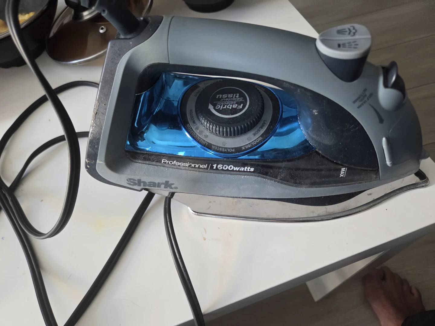 Shark Professional 1600-Watt Iron