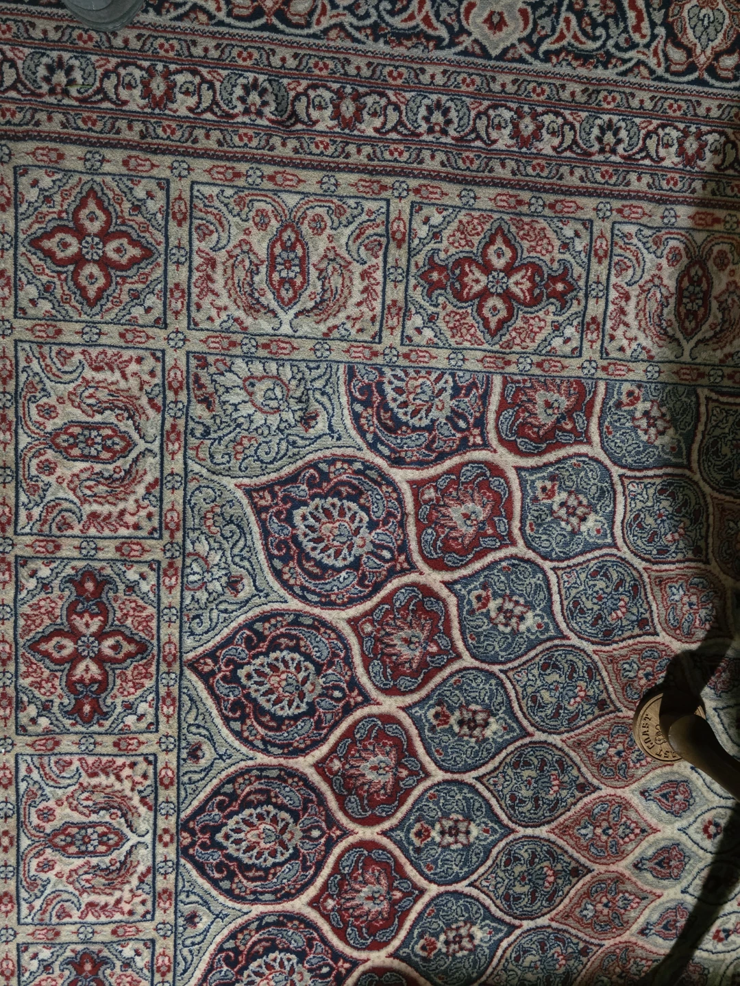 Traditional Persian-style Area Rug - photo 2