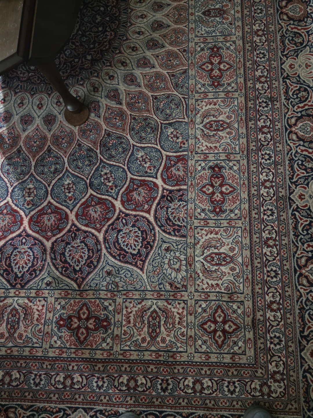 Traditional Persian-style Area Rug - photo 3
