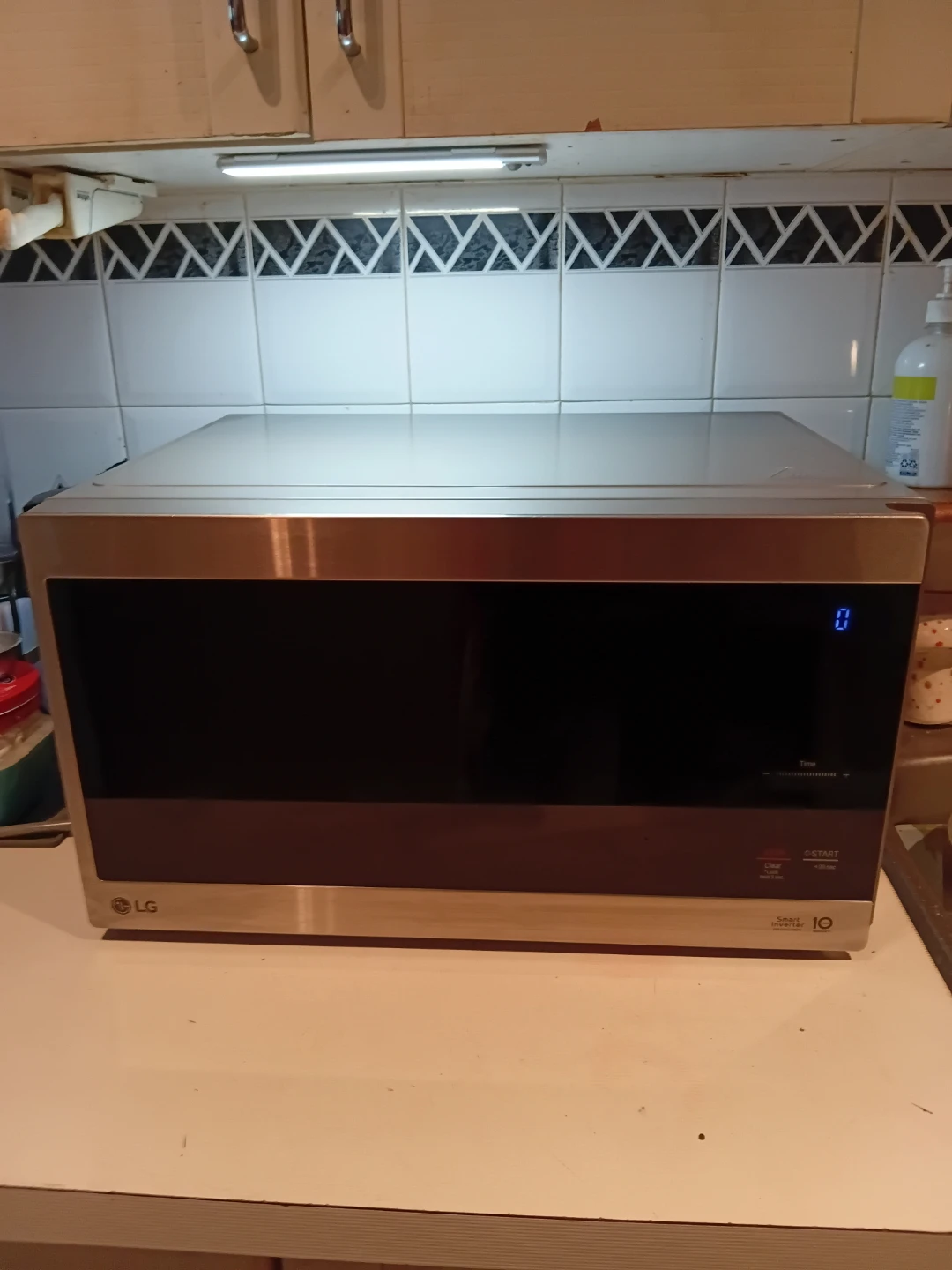 LG Premium Smart Inverter Microwave READ DESCRIPTION ON SIZE