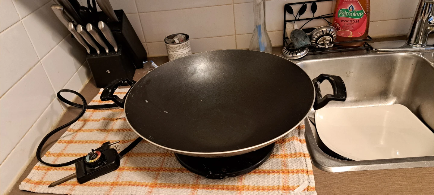 Electric Stir-Fry Wok with Lid - photo 2