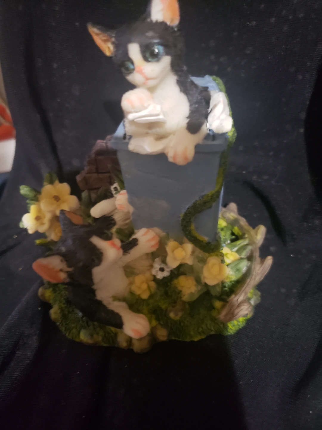 Black and White Kitten Statue - photo 3
