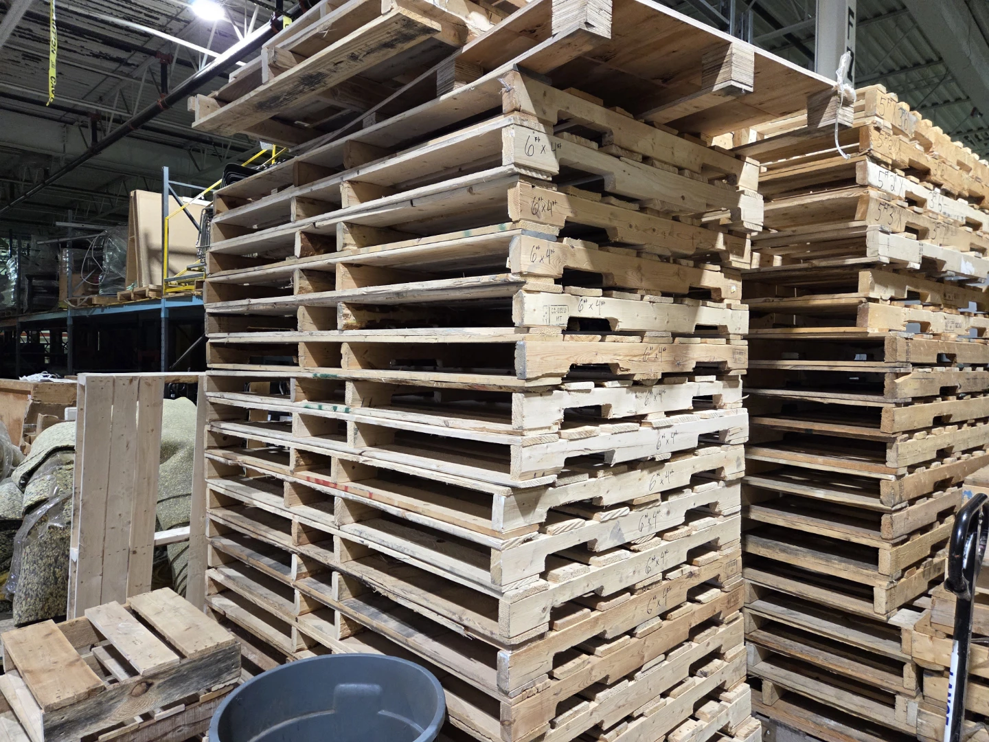 6 ft by 4ft wooden pallets excellent condition - photo 2