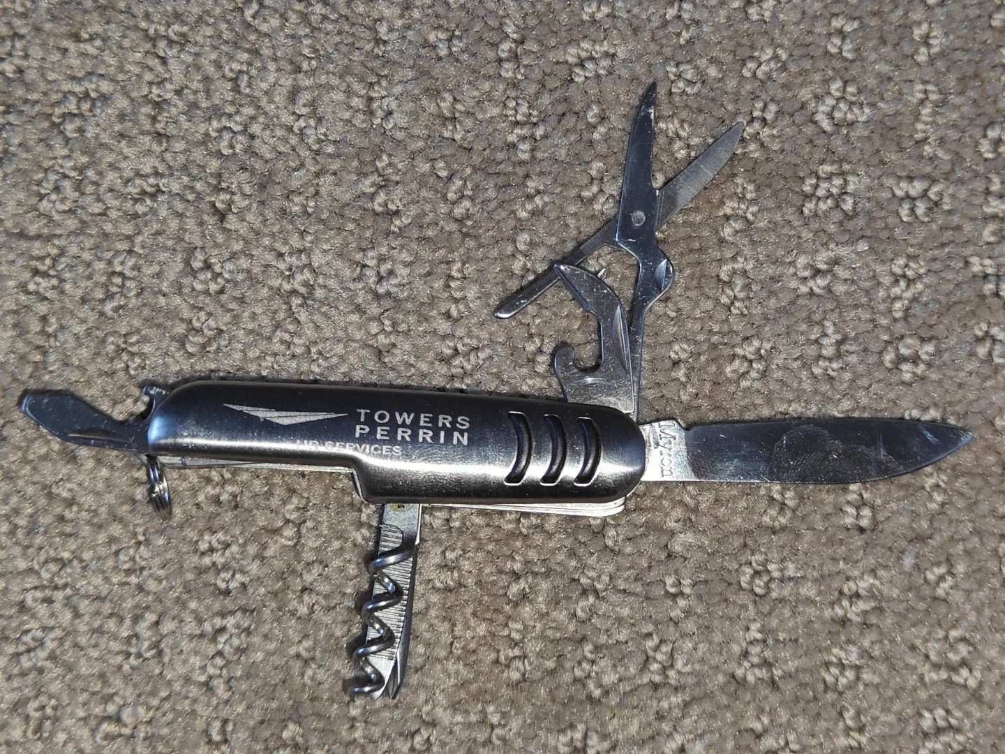 Multi-Tool Knife / Folding Pocket Knife - 7 in 1 Tool
