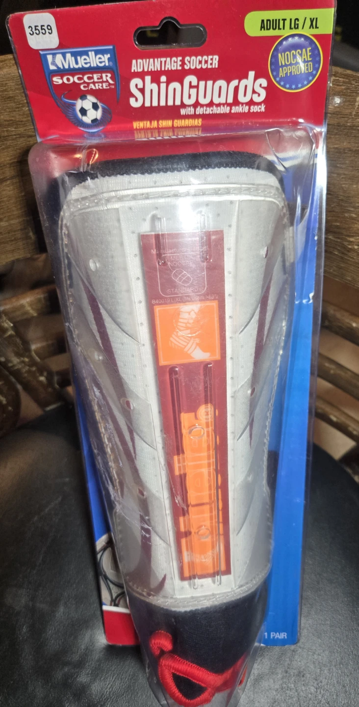Shin Guards Adult LG/XL. Mueller Soccer Care Advantage. BNIB.