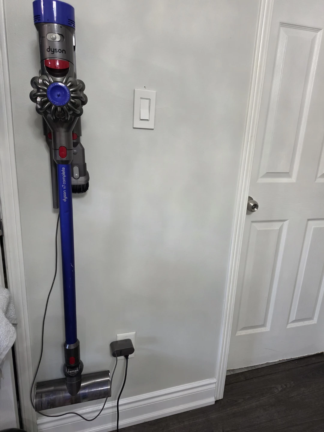 Dyson V7 Complete Cordless Vacuum