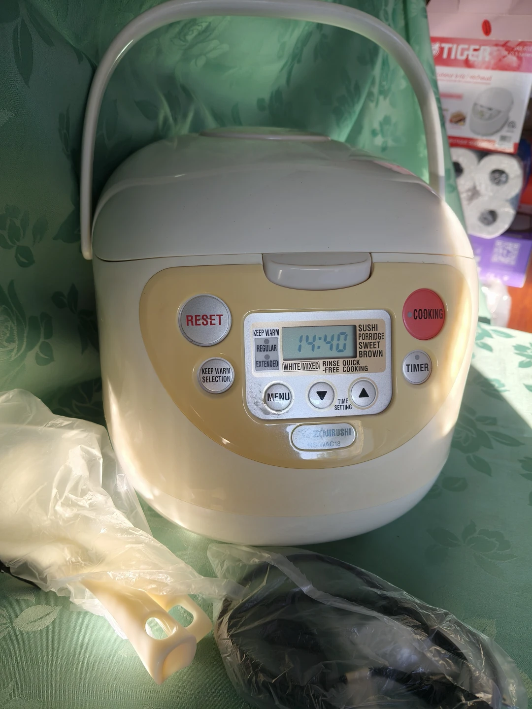 Zojirushi NS-WAC18 Rice Cooker