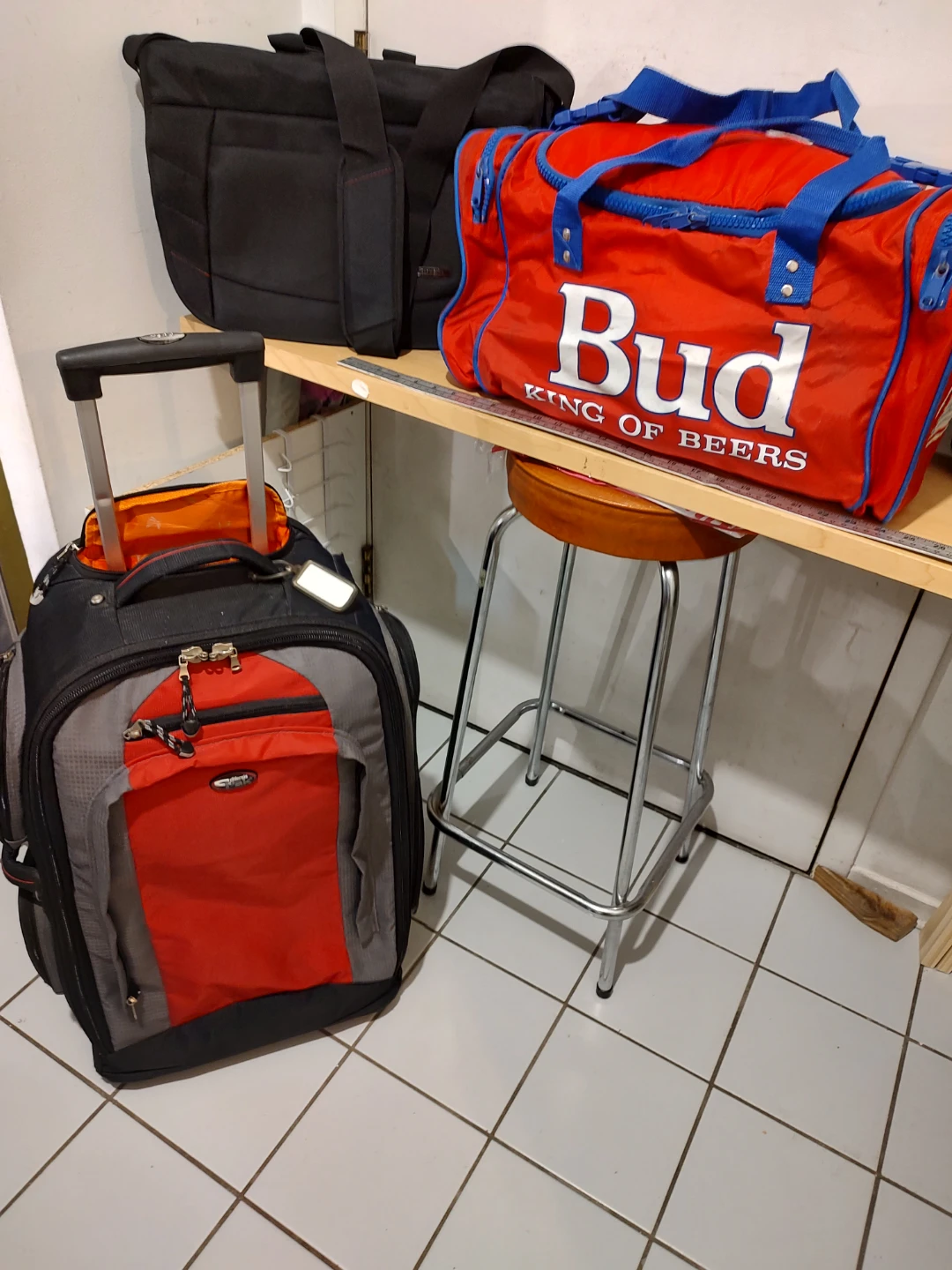 Selling Cal Pack suitcase, Bud duffle bag and laptop bag