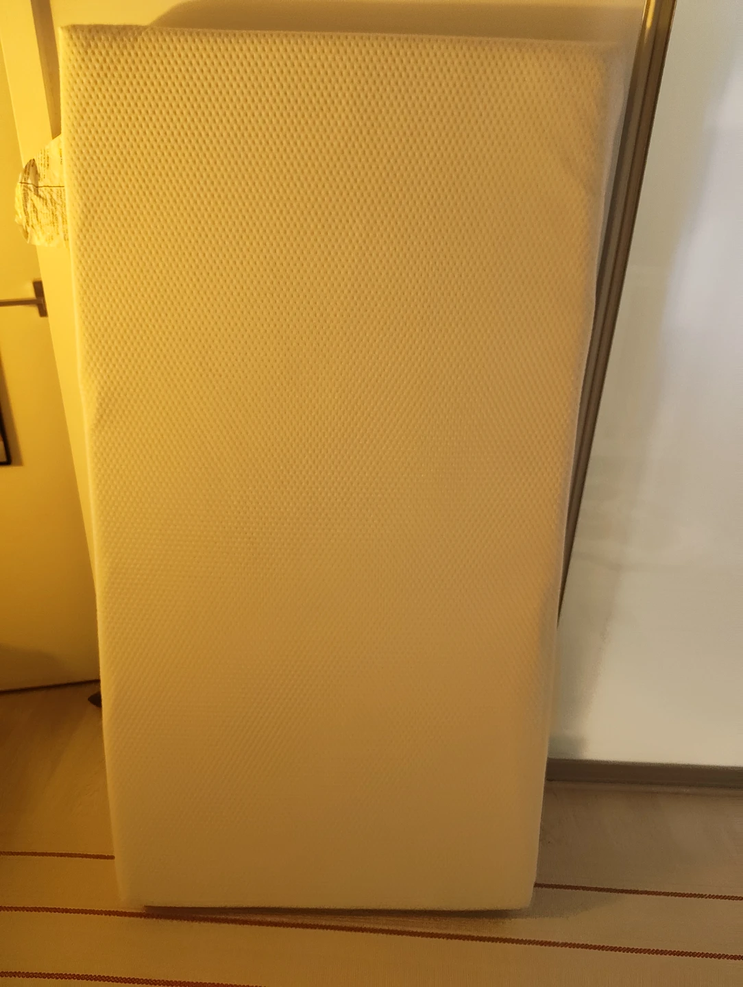 Baby crib mattress, regular crib sized - photo 3