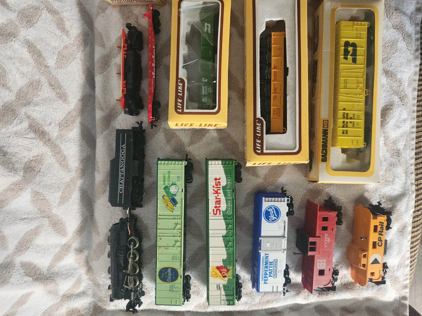 Ho scale train collection