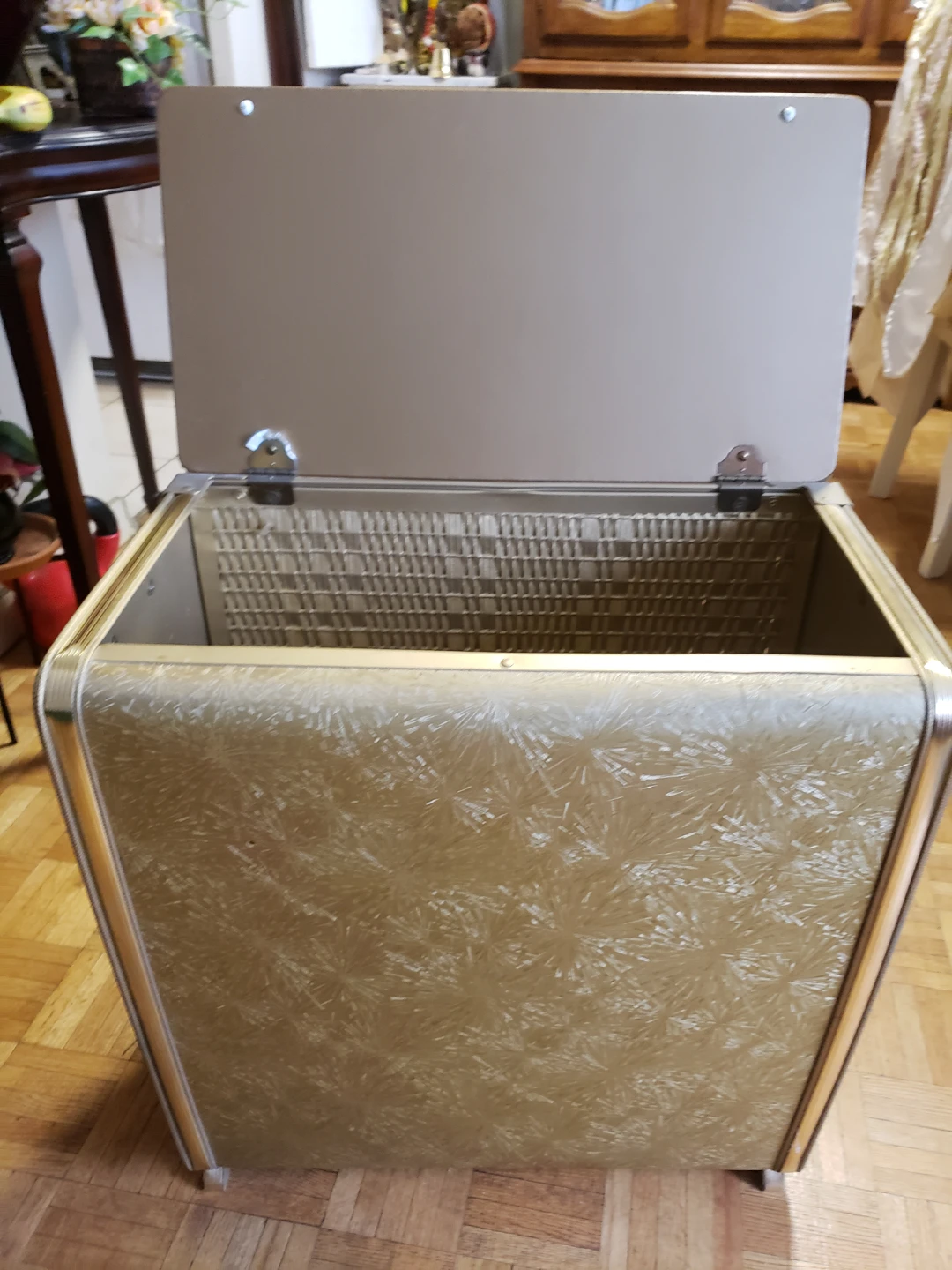 Vintage Gold Laundry Hamper - photo 2
