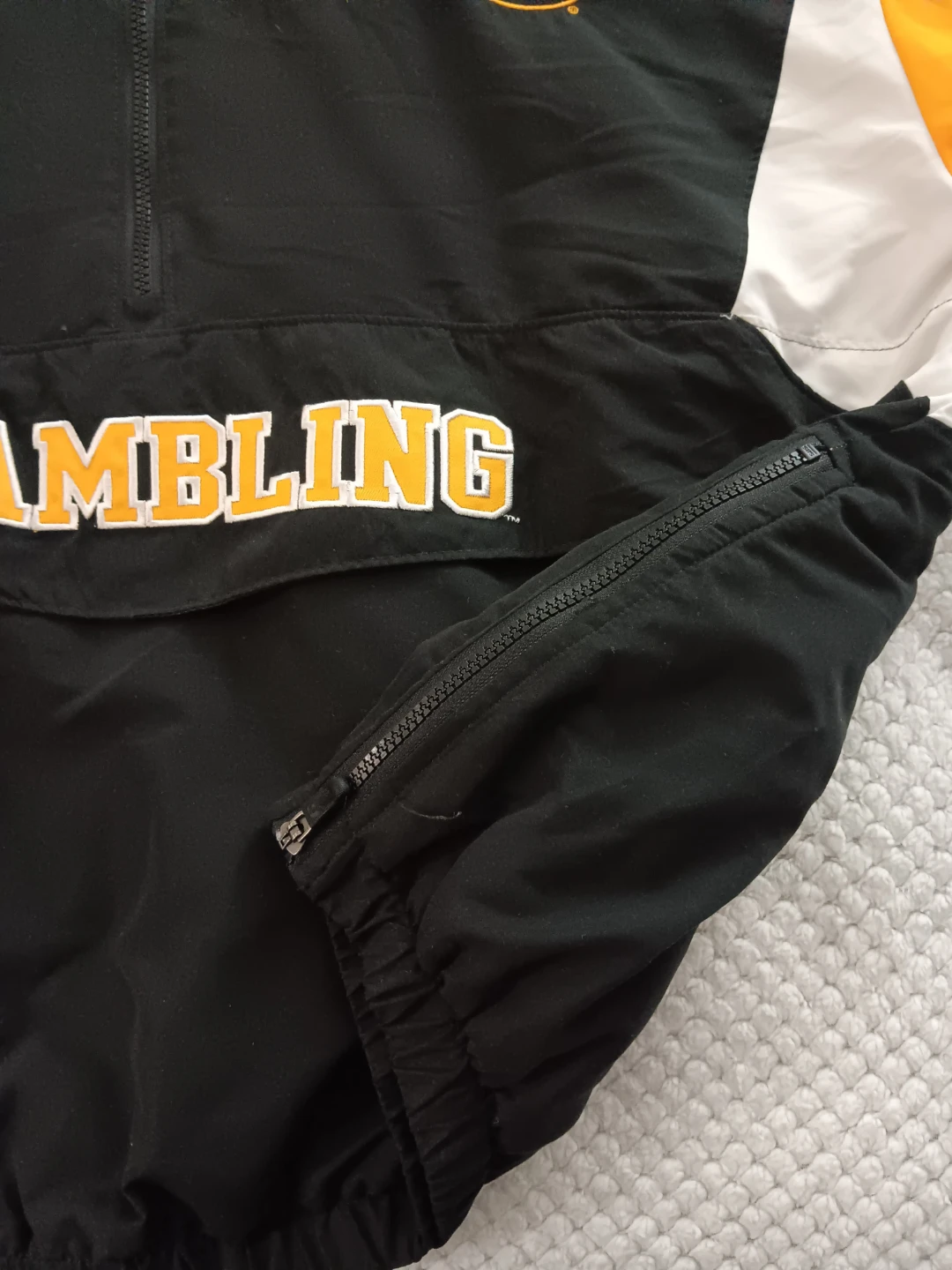 Set of 2 for $60 Windbreaker hooded pull over Size 2XL - photo 4