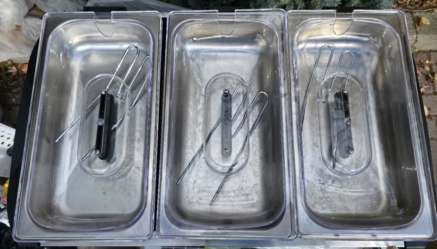 Betty Crocker 3-Tray Buffet Server with a  lid hander - photo 3