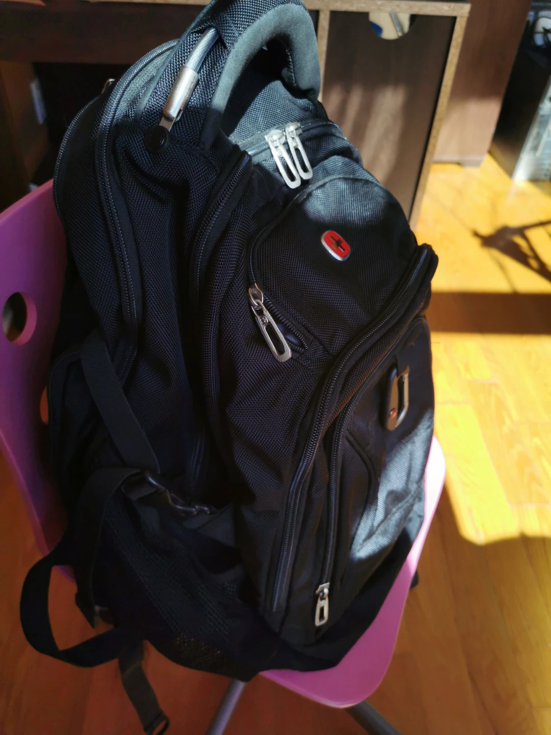 SwissGear Black Backpack - photo 2