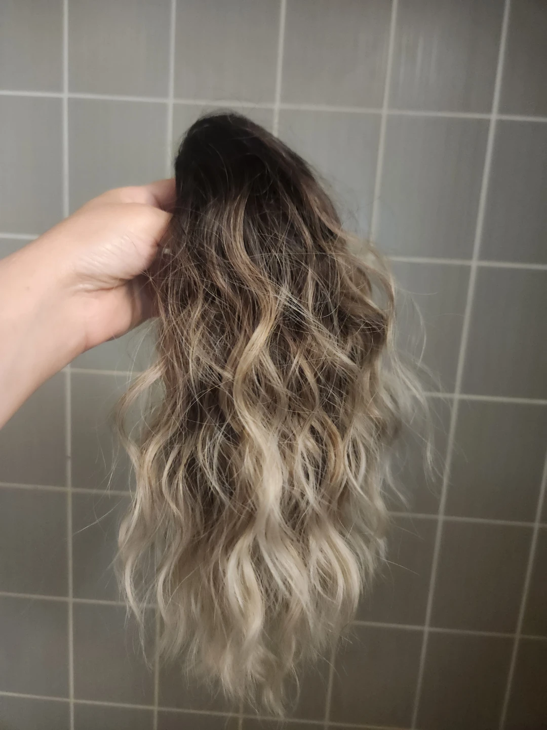 Claw clip wavy hair extension ponytail - photo 5