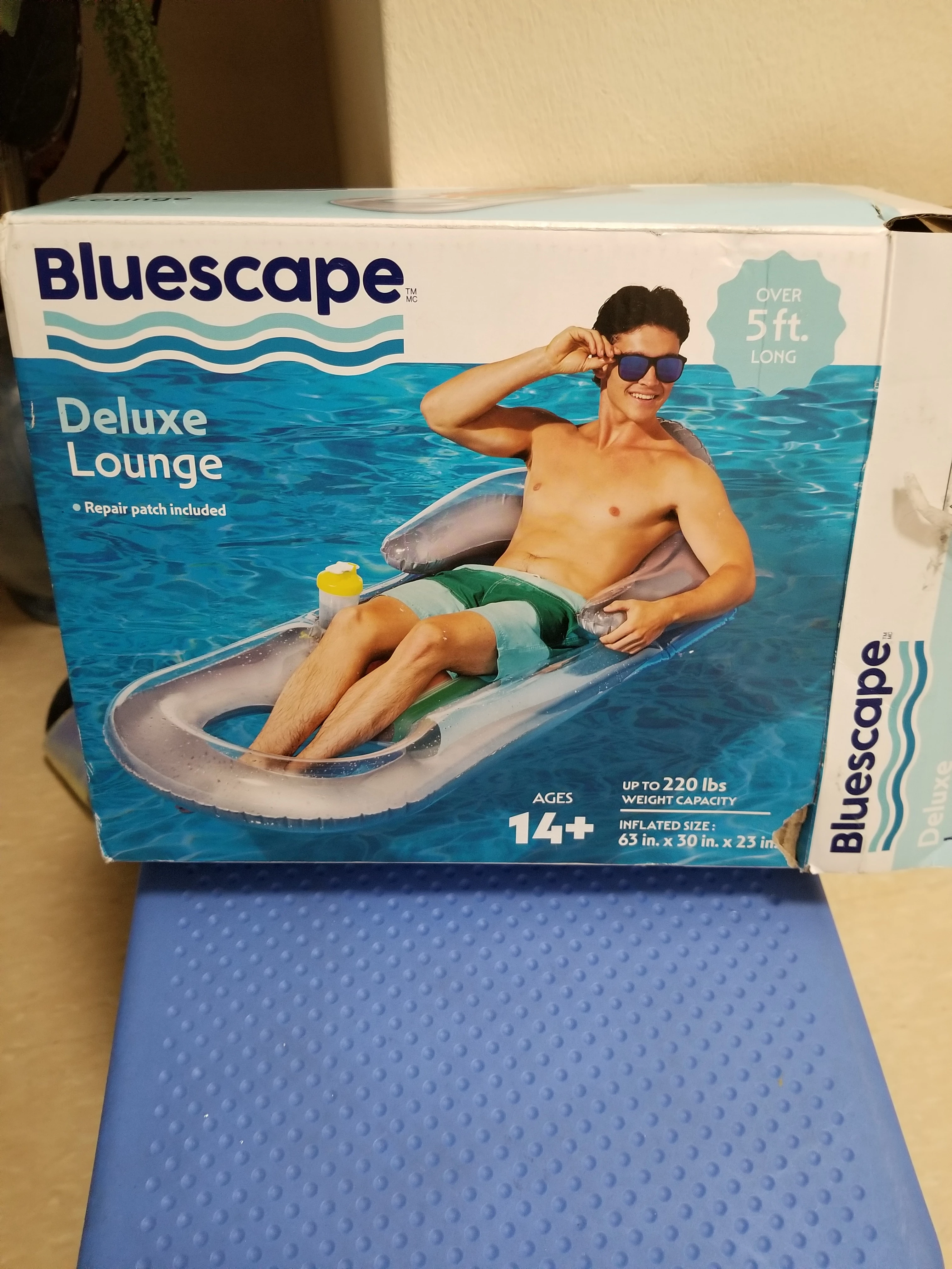 Bluescape Deluxe Lounge