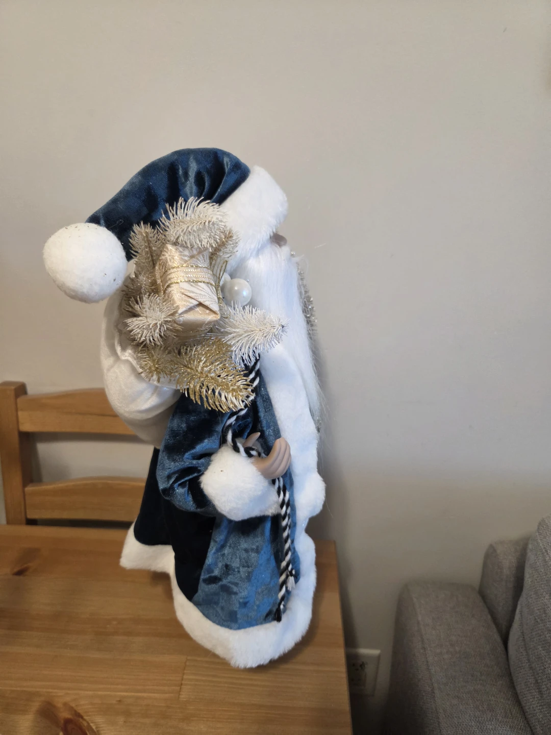 Blue and White Decorative Santa Claus Figurine - photo 2