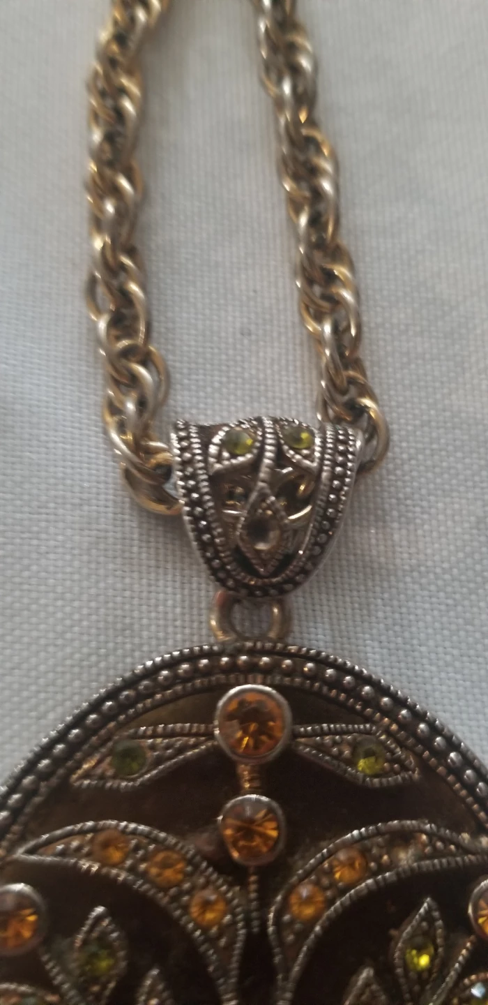 Oval pendant necklace with amber-coloured crystals - photo 2