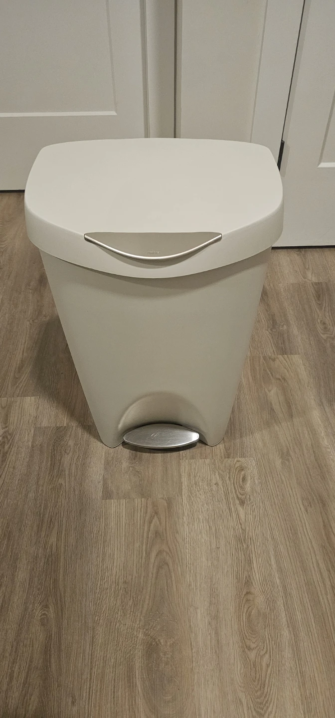 Umbra Pedal Trash Can - photo 3