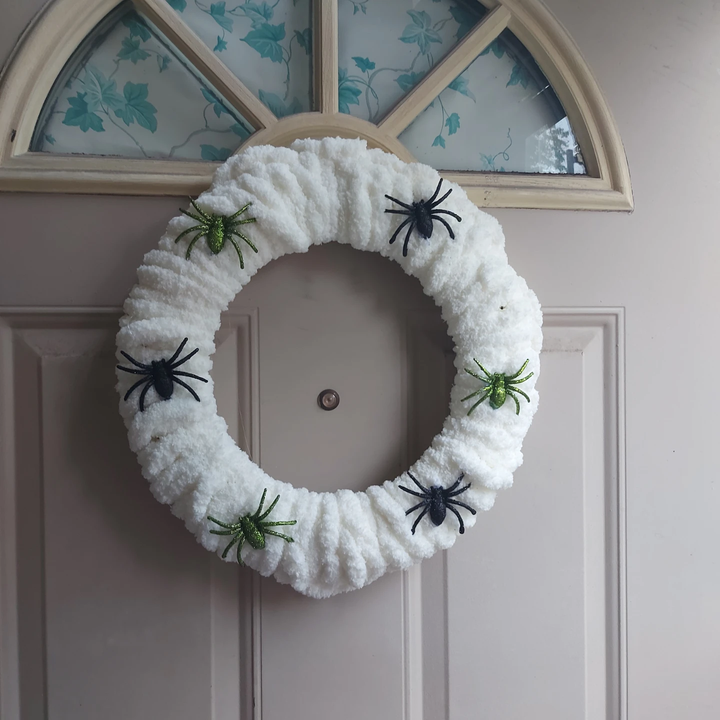 Handmade White Yarn Wreath with Spiders - photo 3