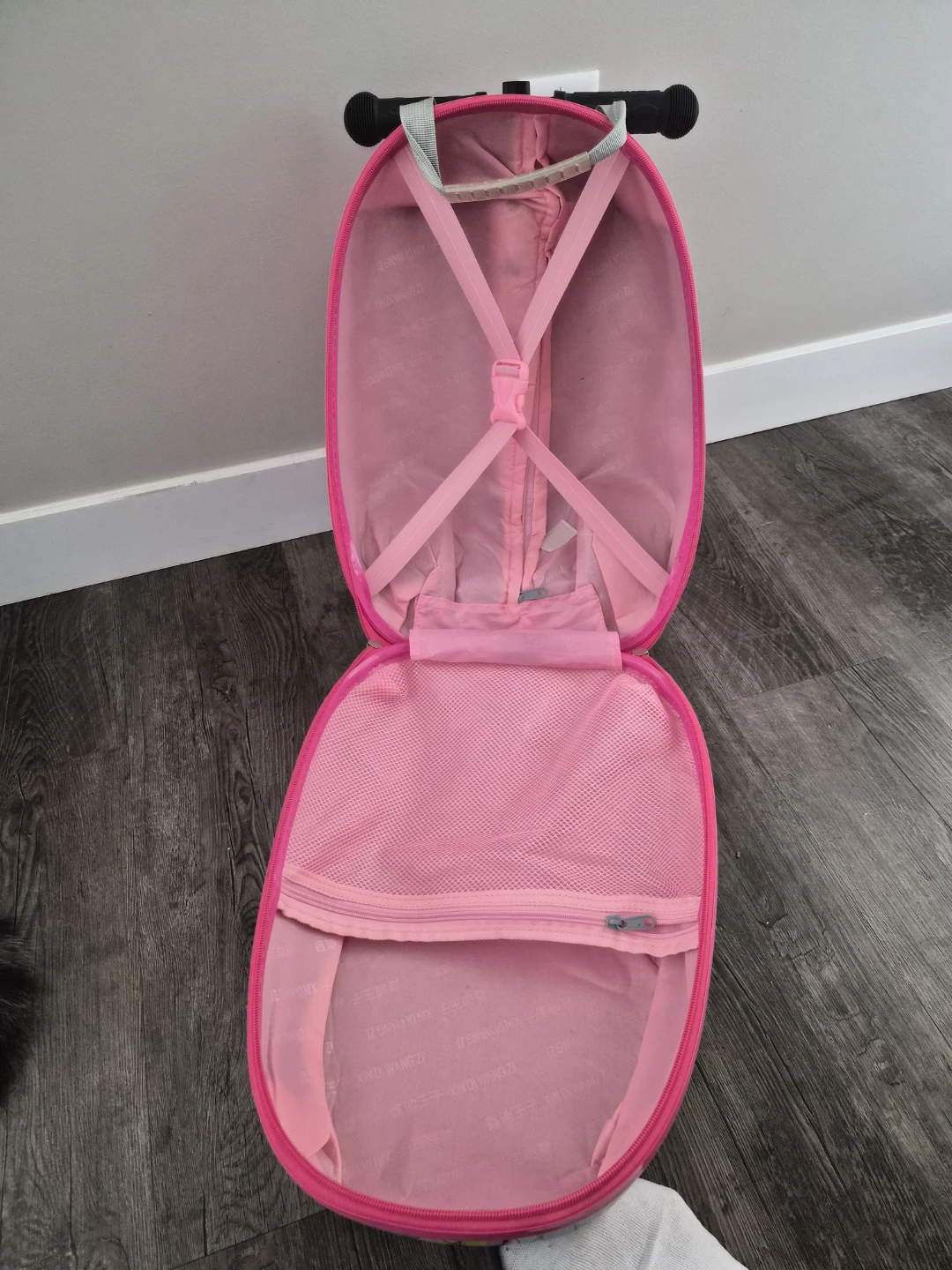 Hello Kitty Scooter Suitcase - photo 3