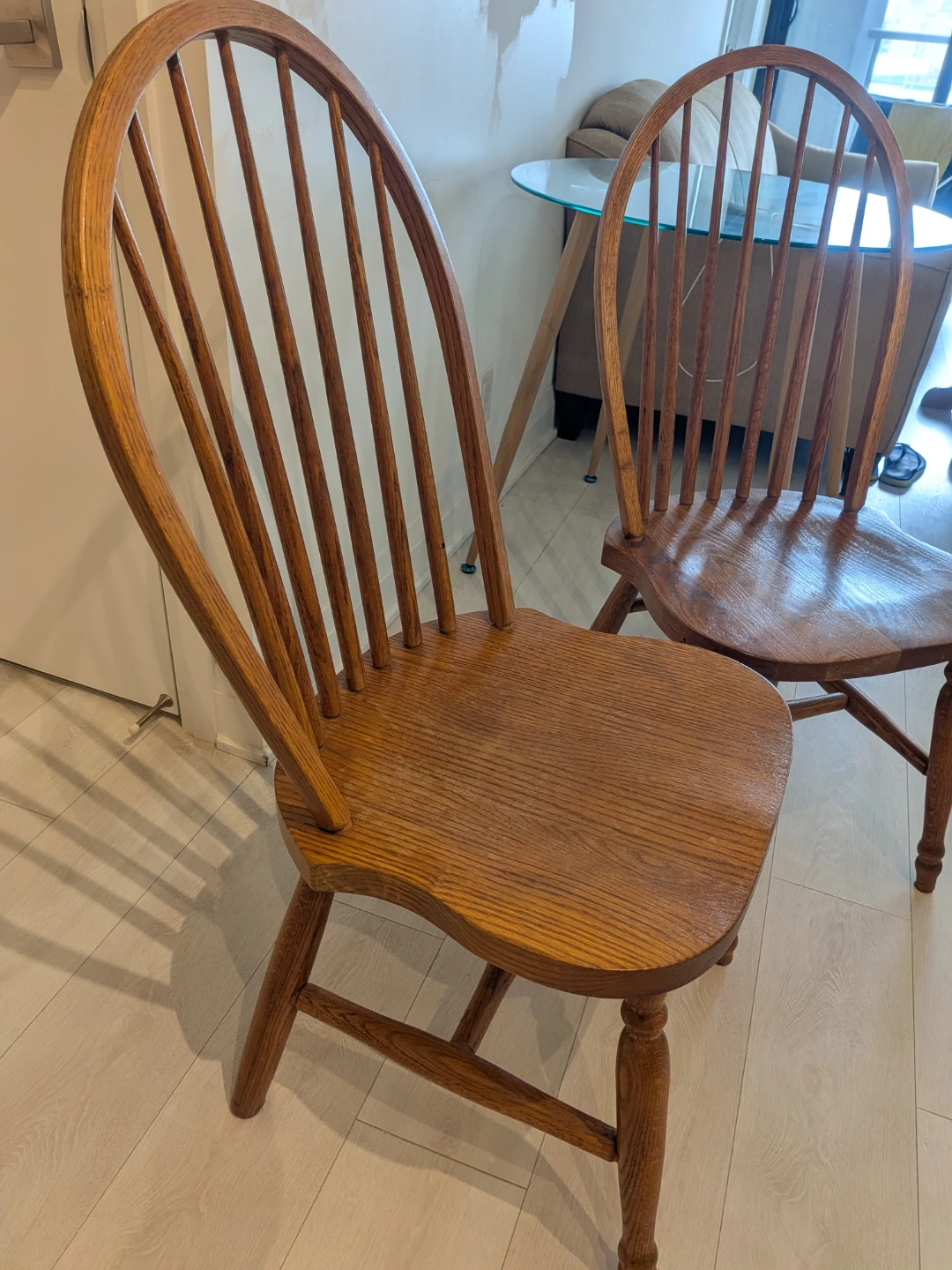 Move out sale: Set of two oak Windsor chairs - photo 2