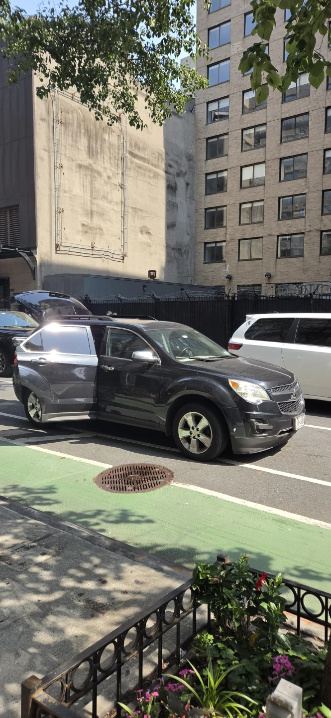 Chevrolet Equinox SUV - photo 3
