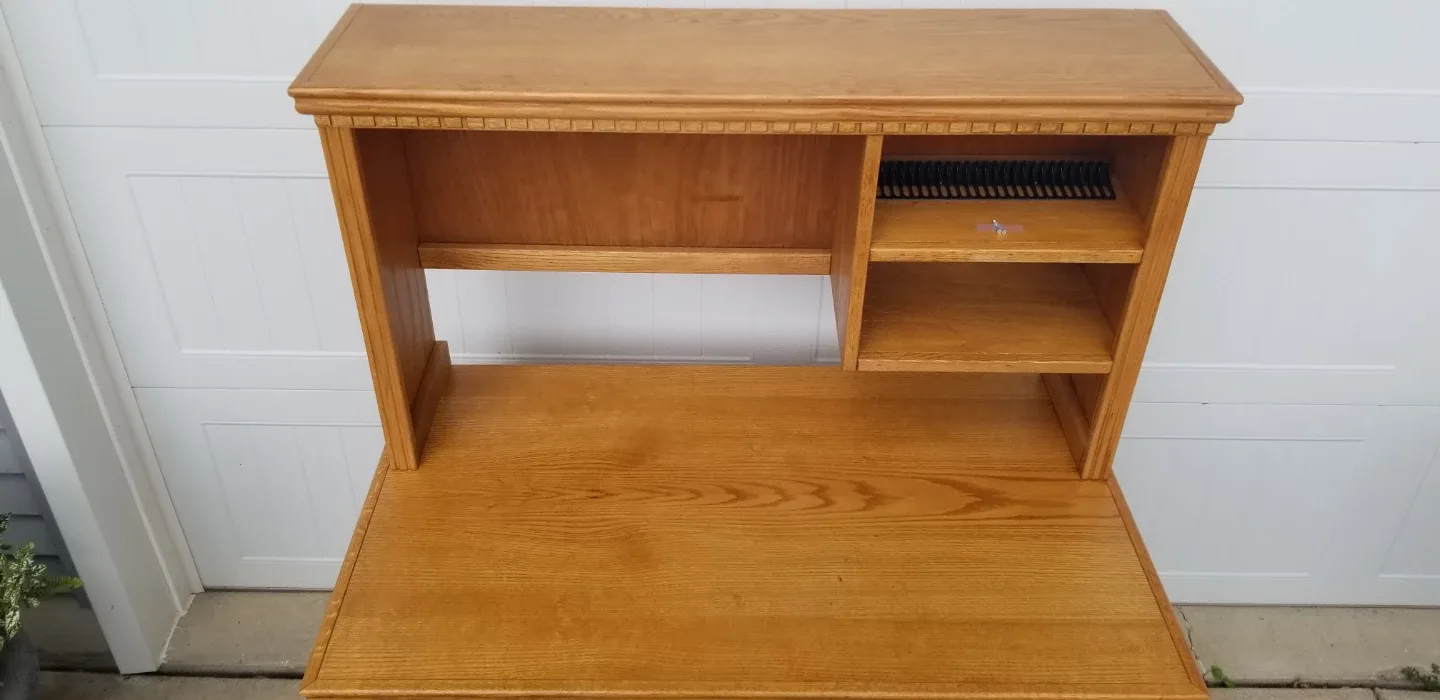 Oak Computer Desk with Hutch - photo 3