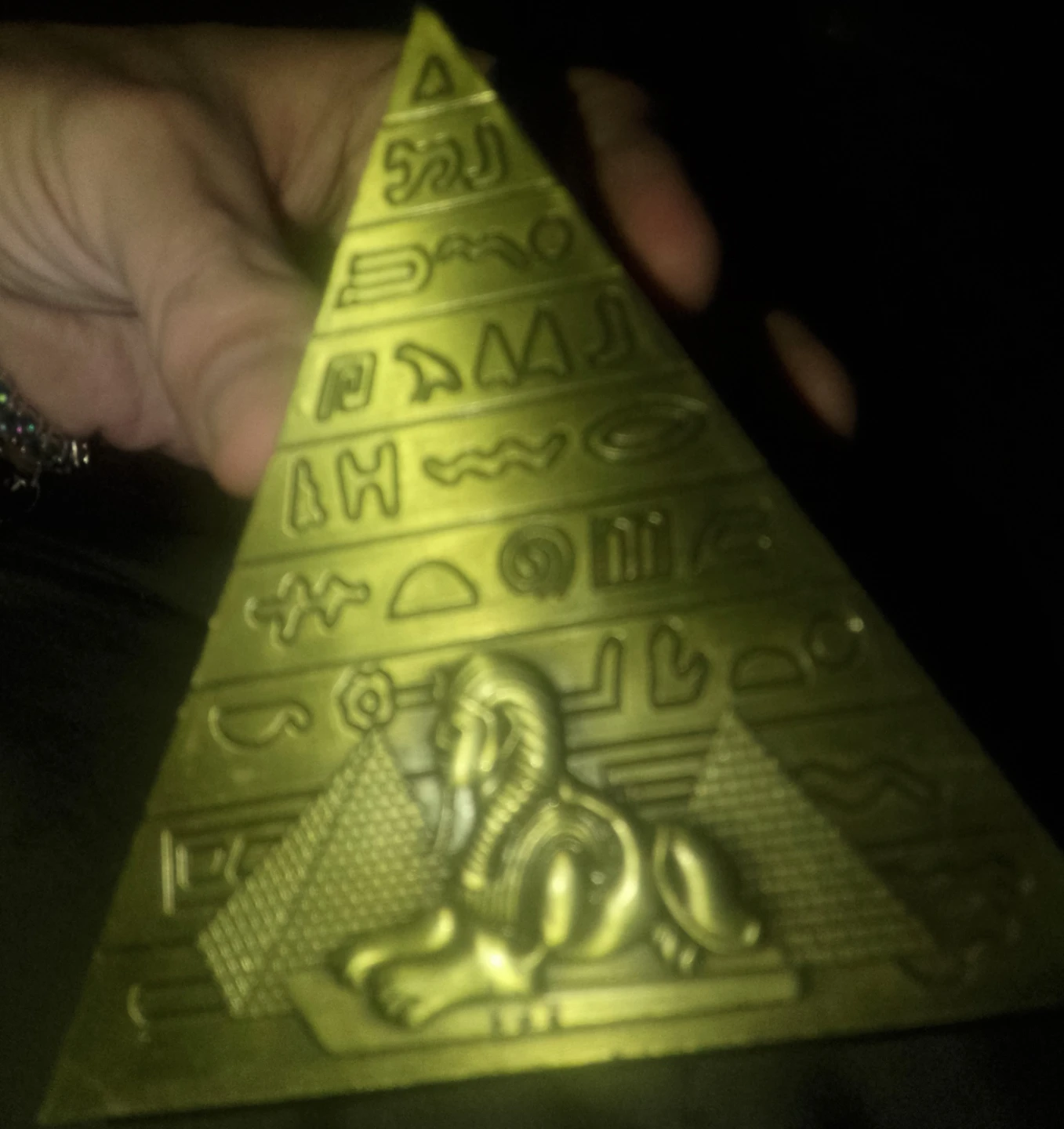 Egyptian Sphinx and Isis Pyramid Figurine - photo 2