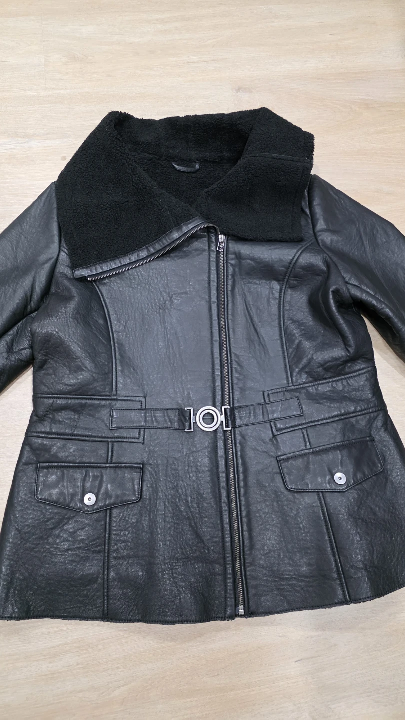 Ladies XL Danier Black Leather Jacket - photo 2