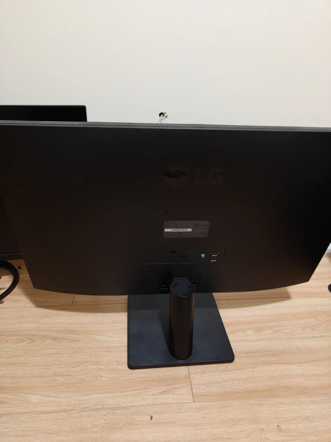LG Computer Monitor 1080p - photo 2