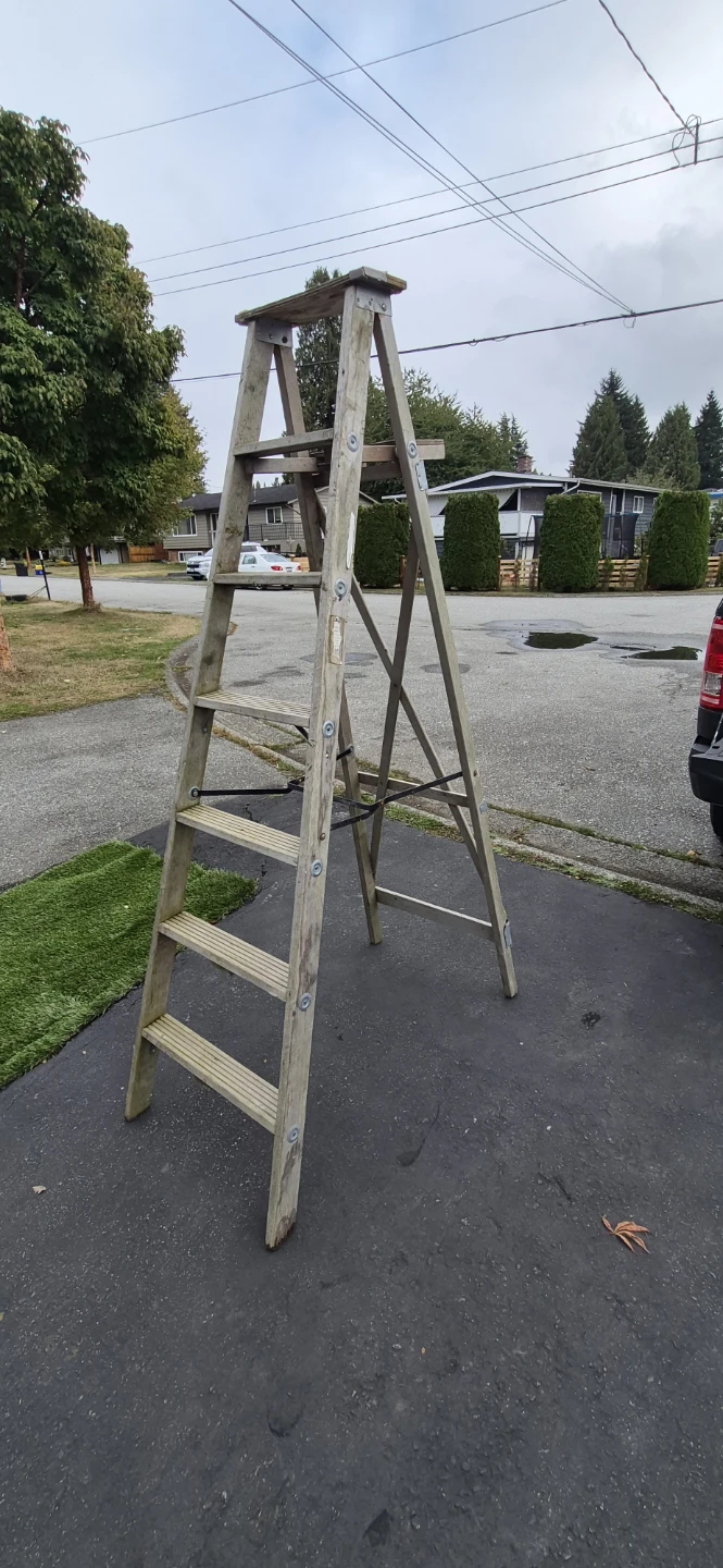 Wooden Step Ladder - photo 2