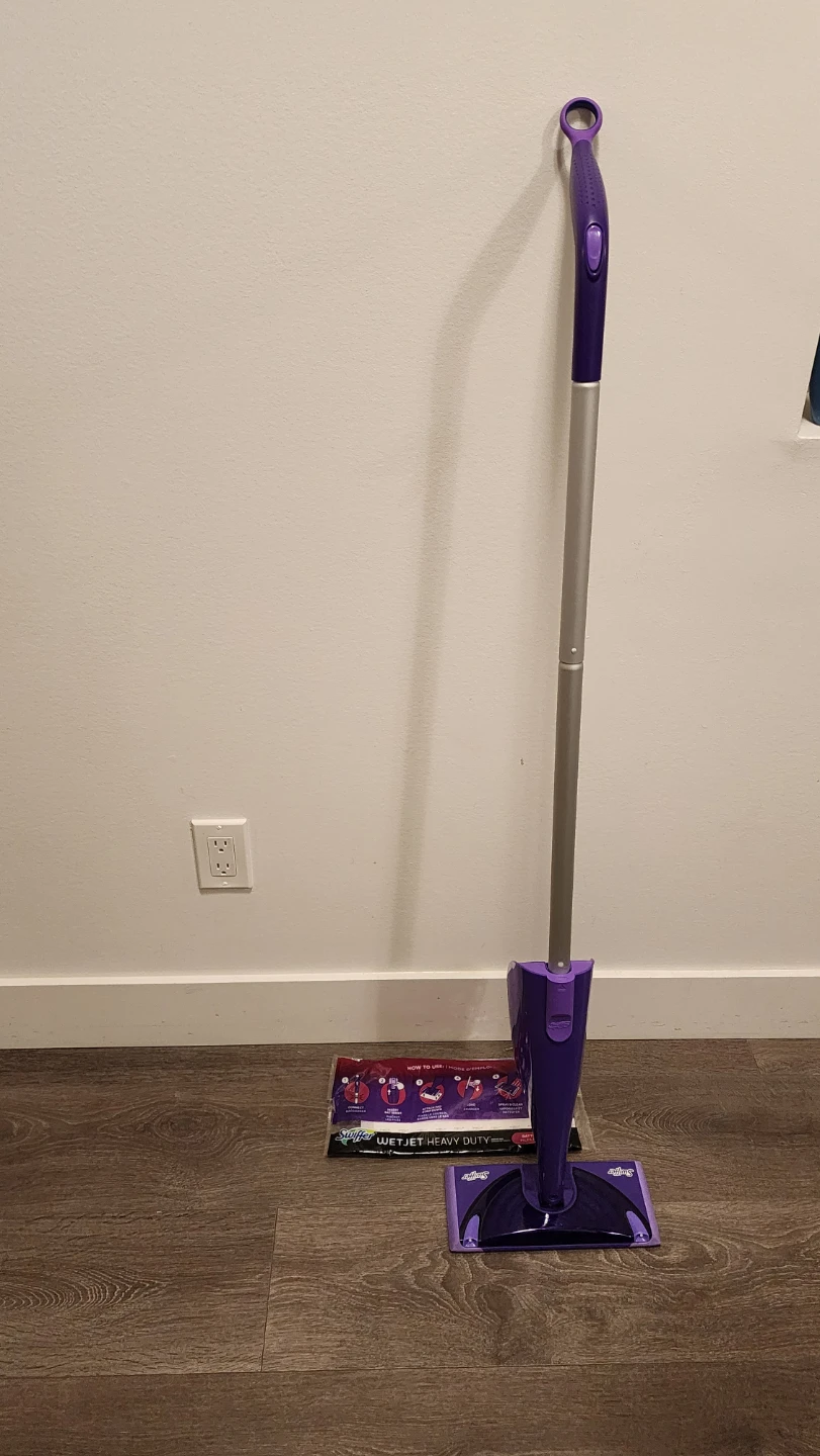 Swiffer WetJet Mop + 1 Heavy Duty Pad