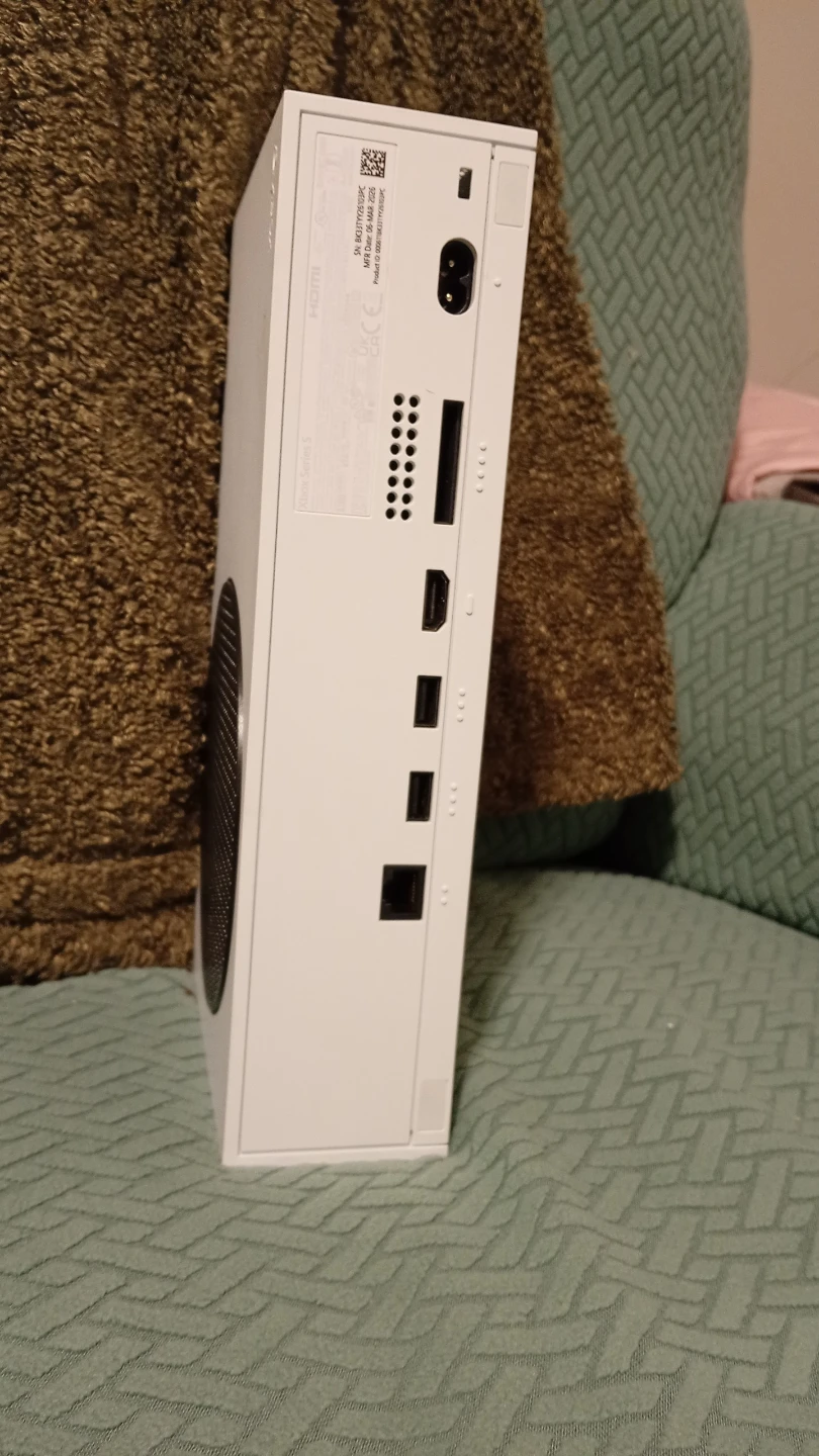 Xbox Series S with Xbox one controller - photo 3