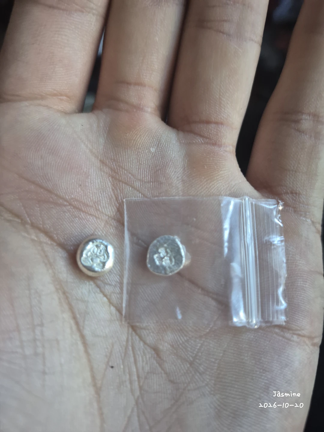 2 grams silver gumbas