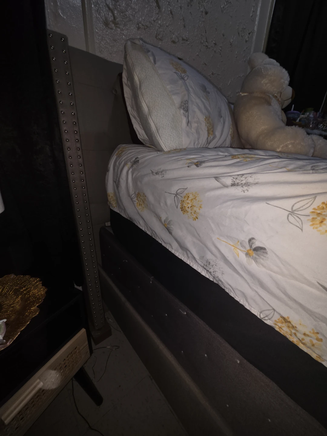 Upholstered Queen sized Bed Frame with Tufted Headboard - photo 2