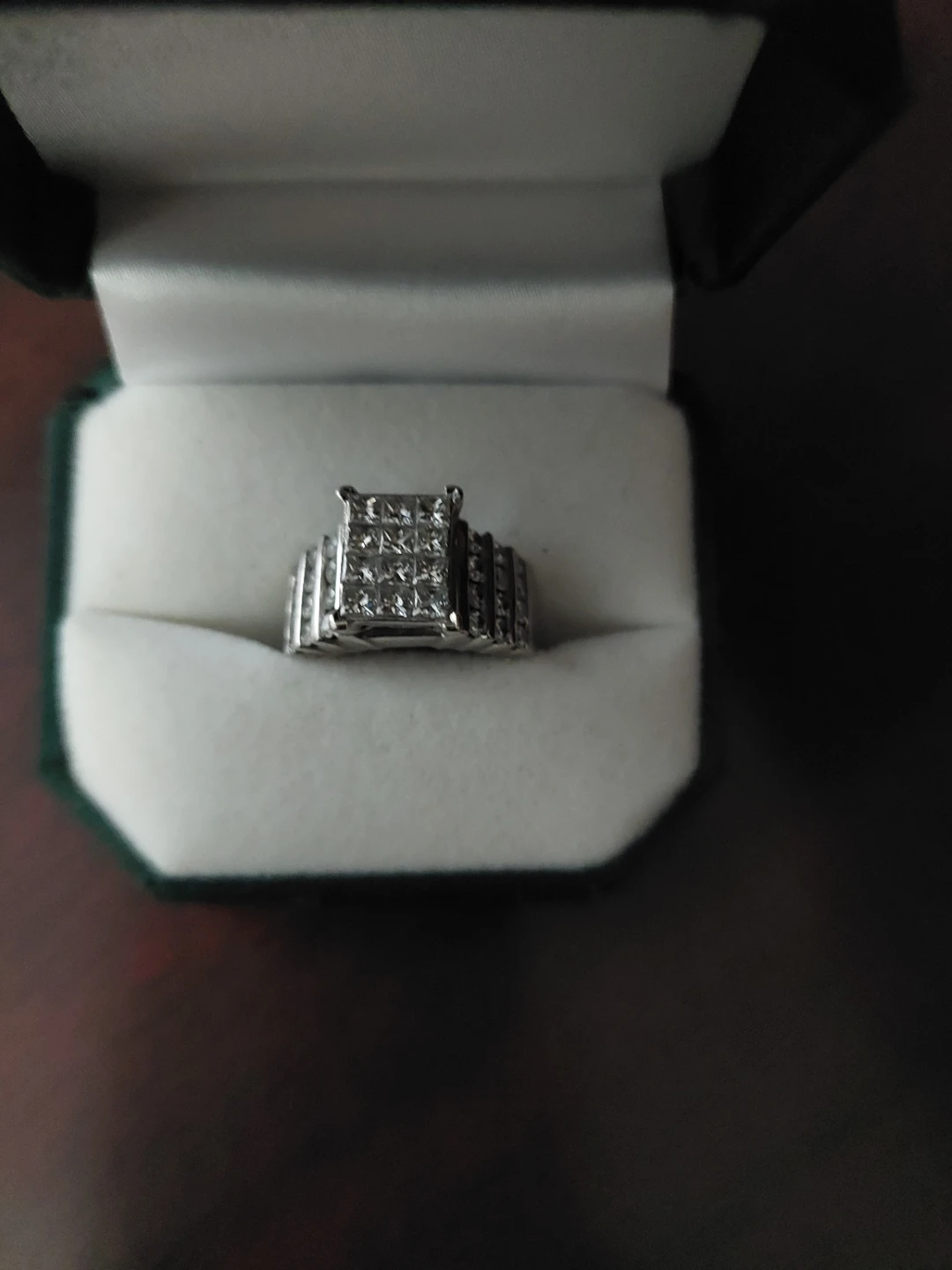 3.20 carrots Ladies diamond ring in new condition - photo 4