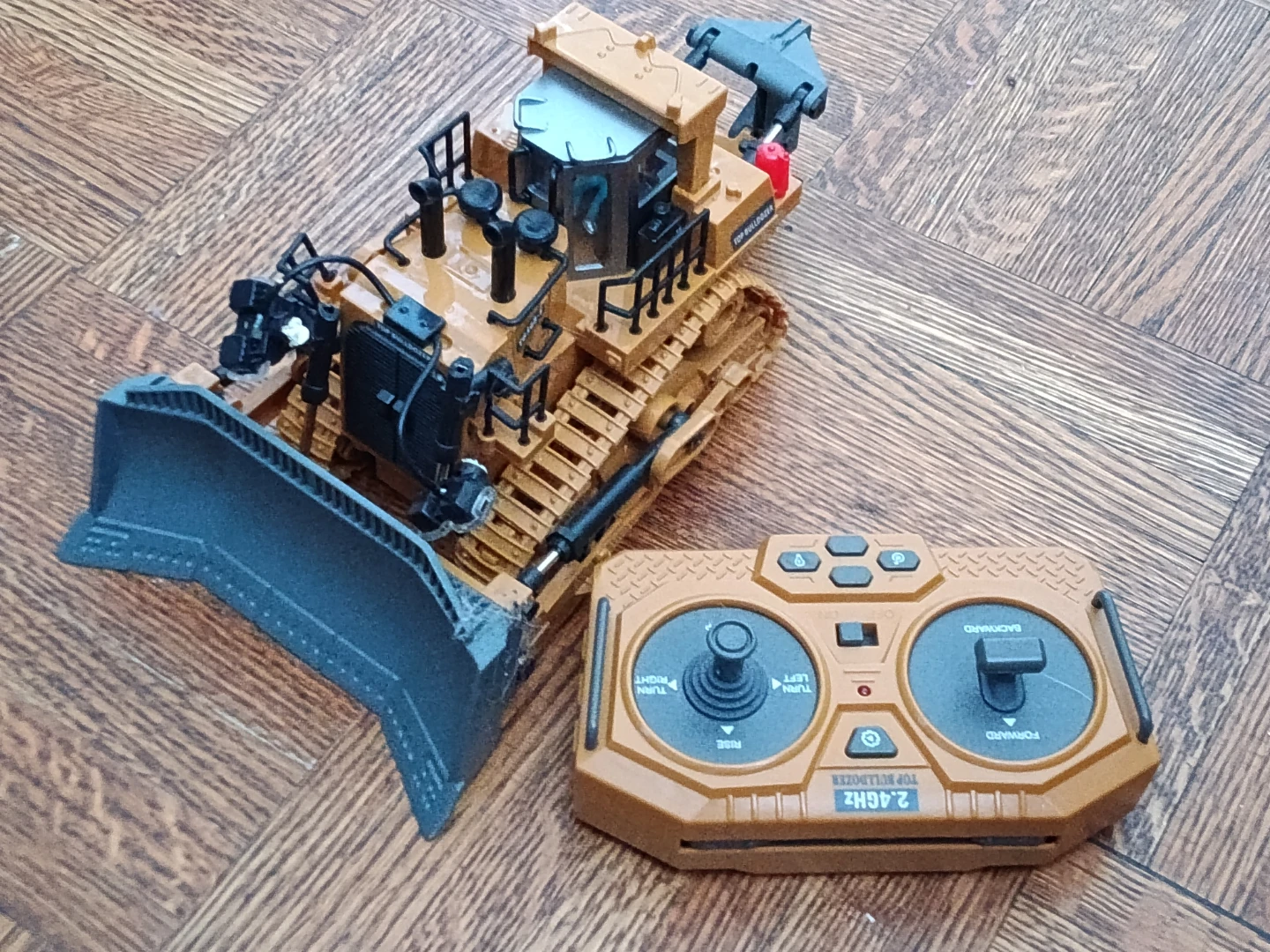 RC Top Bulldozer Construction Toy needs repair - photo 3