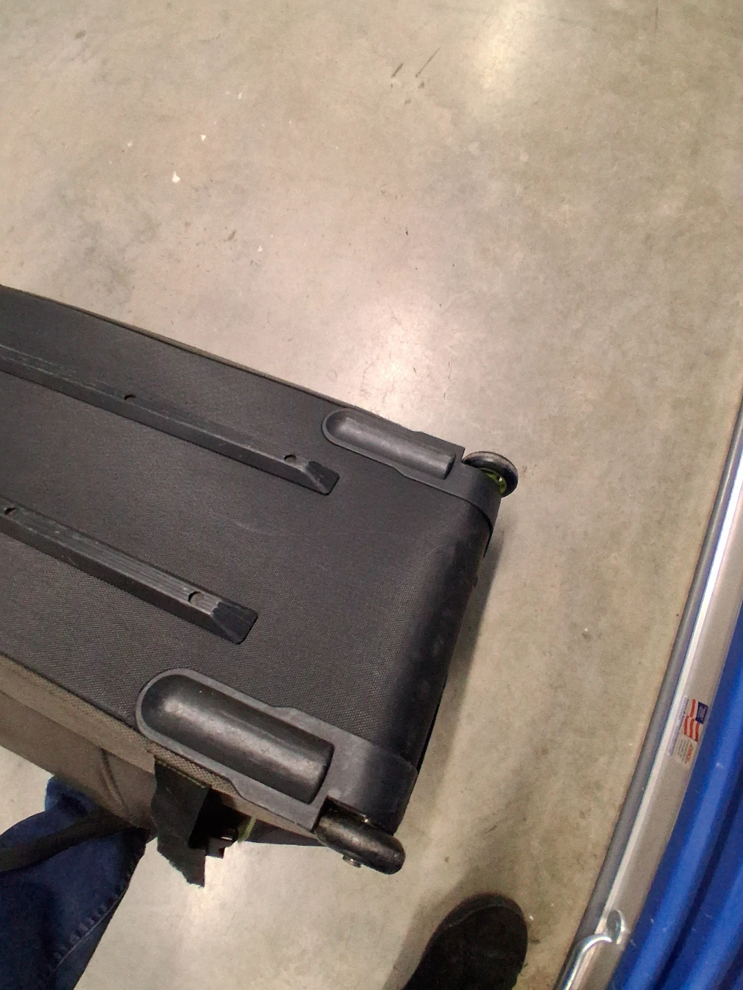 Rolling Duffel Bag shutcase luggage - photo 3