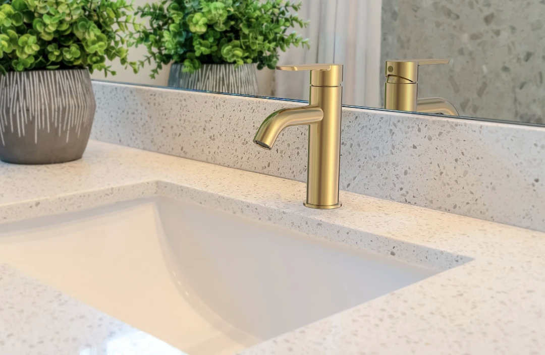 Brushed Gold Single-Handle Bathroom Faucet with Pop-up Drain - photo 2
