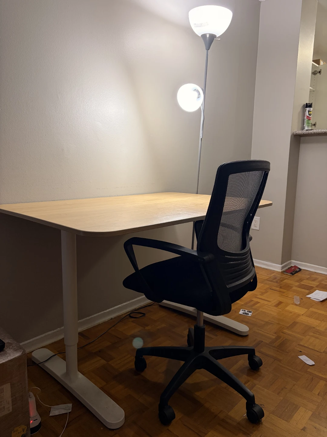Standing Desk with Mesh Office Chair and standing lamp - photo 2